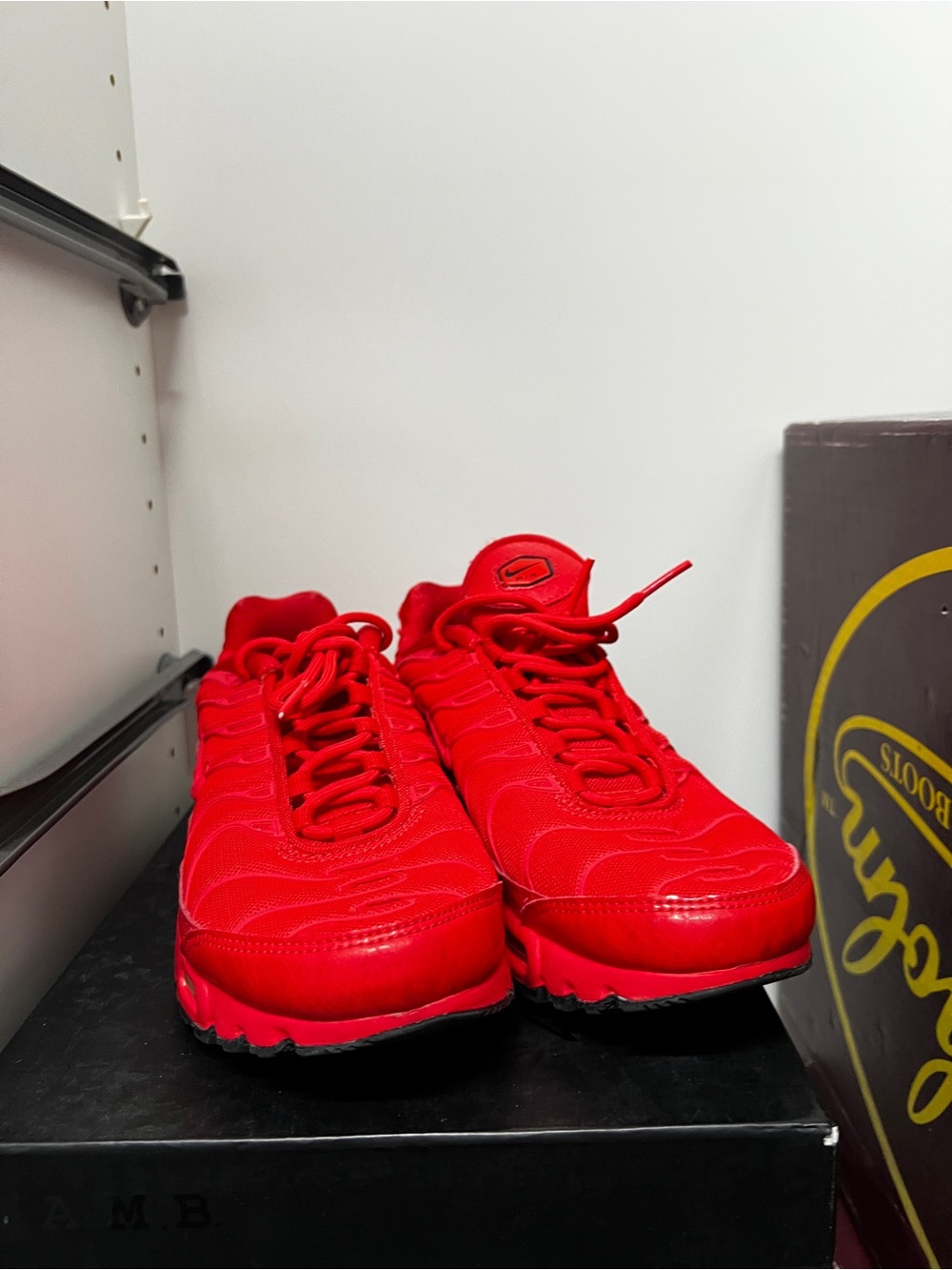 Nike Airmax women’s All-Red Low-Top Sneakers